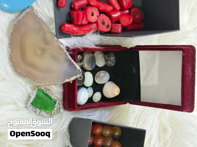 مجموعة احجار عقيق طبيعي متنوعه عقيق مصور وسليماني وبرادة حجر الطاقة المضئ وزفير