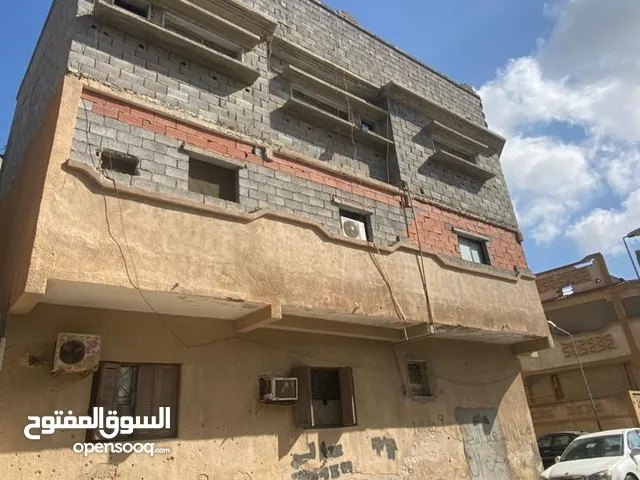 عمارة للبيع في شارع الحلاقين من 3 طوابق يوجد بيها 6 شقق 246 ميترو بسم الله مشاء الله