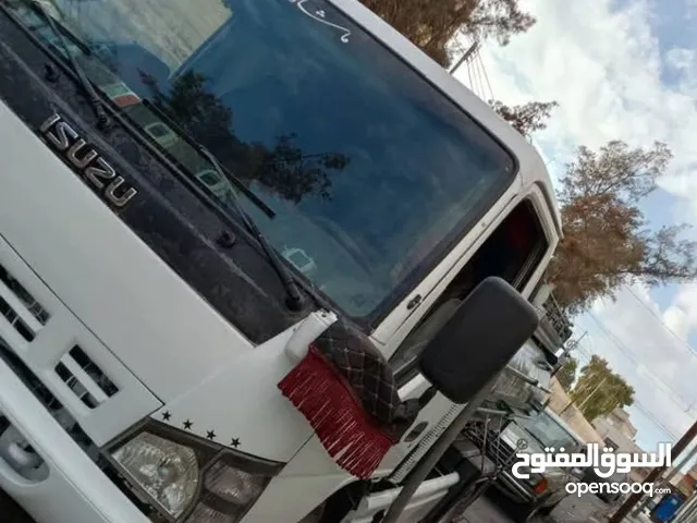 تنك ماء اسوزو للبيع موديل 2008 ماتور 46 فحص 4جيد كوشوك جديد بربيش50متر مقسم 2متر و4متر مرخصه لشهر 11