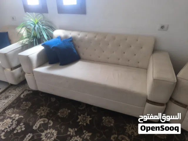 كنبيات للبيع شبه جدد
