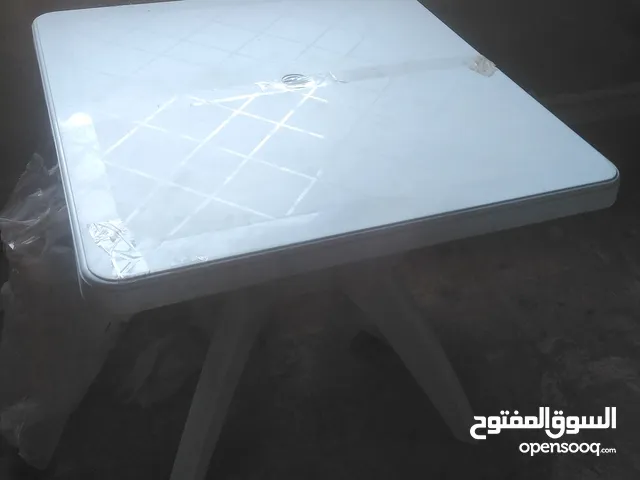 2 طاولة بلاستك