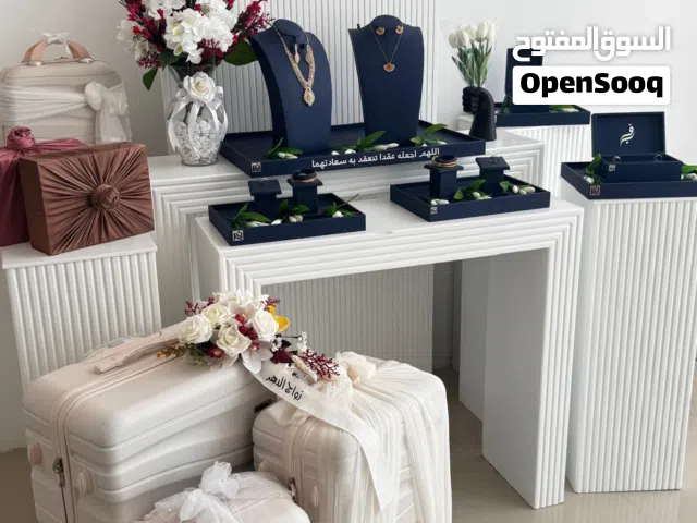 للبيع محل زهور و هدايا قائم وجاهز للعمل تم تخفيض السعر.