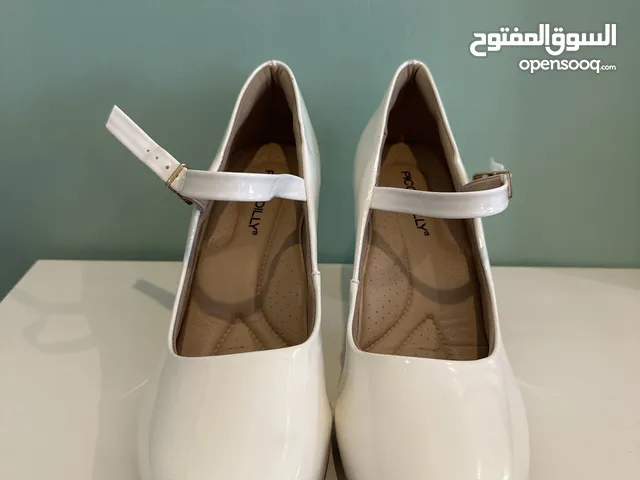 Super comfortable piccadilly white heels ماركة بيكاديلي كعب ابيض مريح جدا جدا