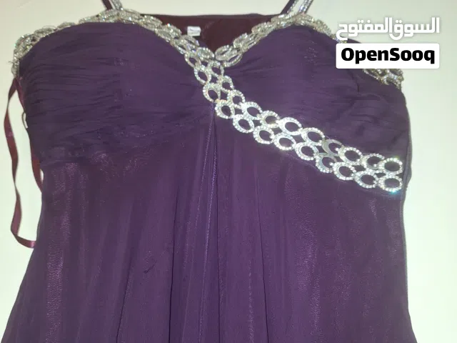 فستان سهرة بنفسجي مع تطريز لامع – مستعمل بحالة ممتازة للصبايا  وزن 55 إلى 65