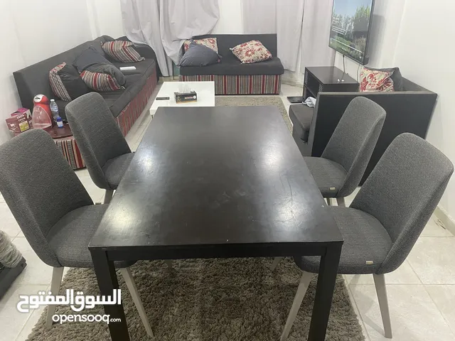 طاولة طعام واربع كراسي - Dinning Table with 4 chairs