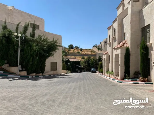 350 m2 5 Bedrooms Villa for Sale in Amman Badr Jdedeh