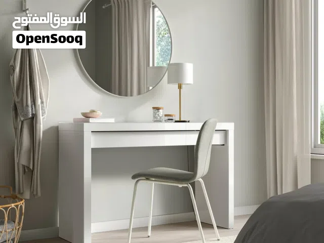 طاولة مكياج او مكتب