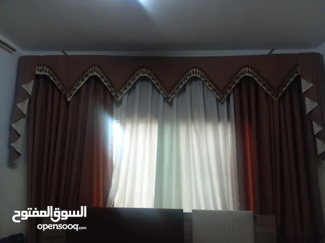 تخت مجوز مع البرادي 50 دينار وقابل للتفاوض سبب البيع السفر
