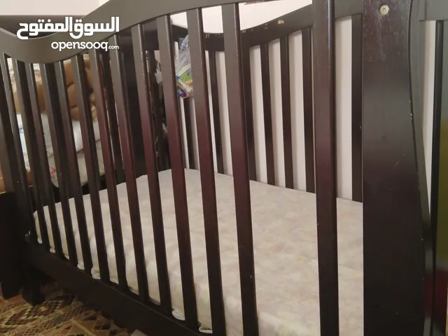 سرير اطفال خشب مستعمل  من سنه الي 6 سنوات او اكثر بقليل