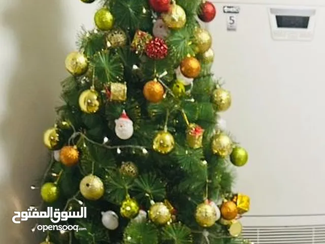 شجرة كرسمس مع زينتها