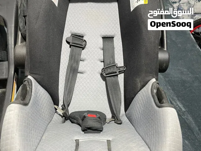 كرسي سياره مع قاعده أمريكي