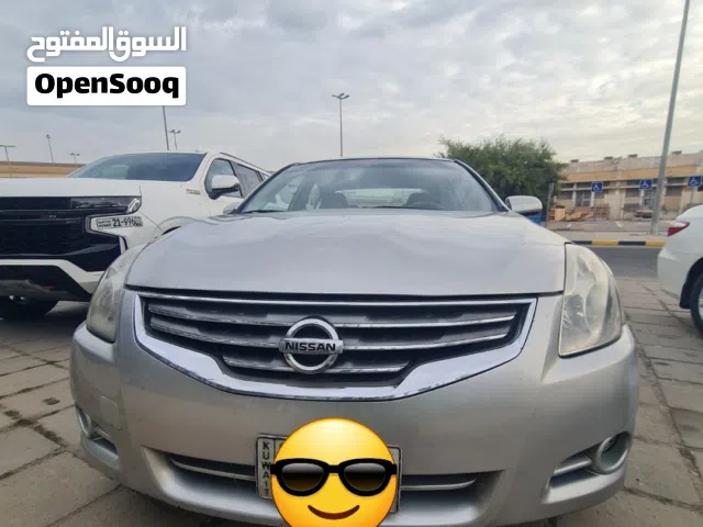 نيسان التيما موديل 2012 اللون فضي