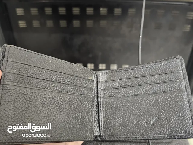 لدي محفظة رجالية اللون الاسود حاله ممتاز تتسع 10 للبيع نظيف