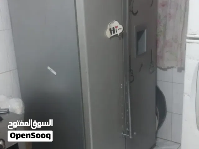 ثلاجه بابين للبيع بحاله ممتازه