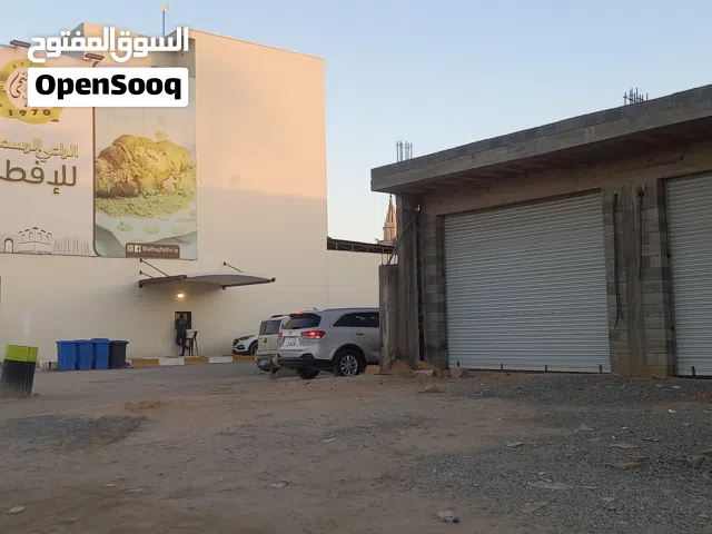 صالة زوز سرانتيات مفتوحات على بعض. بجانب الحاج فتحى للبريوش تاجوراء الساحلى. للإيجار