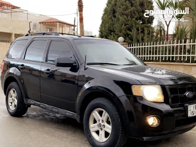فورد اسكــايب ( بنزين أصلي ) 2012 دفع رباعي مع فتحه لون اسود ملوكي للبيع