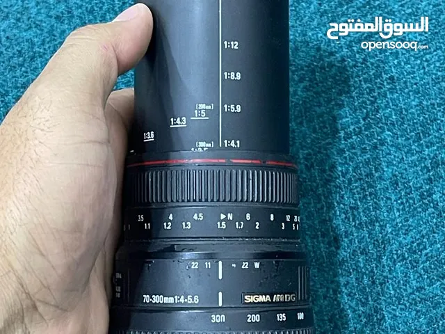 قرب كاميرا مع بطاريات وشاحن مع عدسه 300-70 طبعآ العدسه