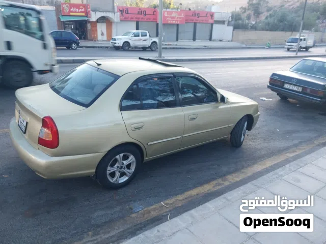 1999 هيونداي فيرنا Standard