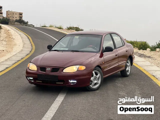 2000 Hyundai Elantra Standard