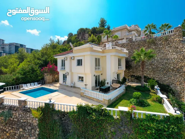 280 m2 4 Bedrooms Villa for Sale in Antalya Alanya