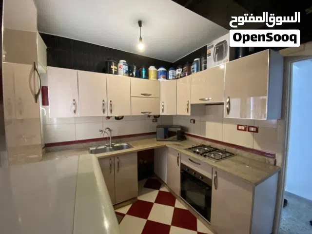 يوجد عقار شقة سكنية للبيع مدينة طرابلس وسط البلاد في شارع الجمهورية بعد جامع مولاي محمد و المرجعي