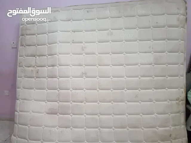 مرتبه 200×200 وسرير حديد لمن يحتاجهم لن نختلف