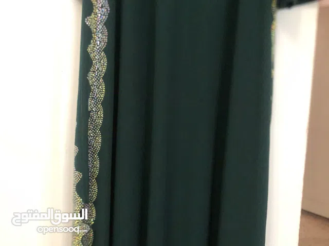 فستان عدد 2 يصلح ل سهره وخطوبه  لبسه واحده فقط بحال الجديد  من شي ان طلب من الخارج ملبوس العافيه