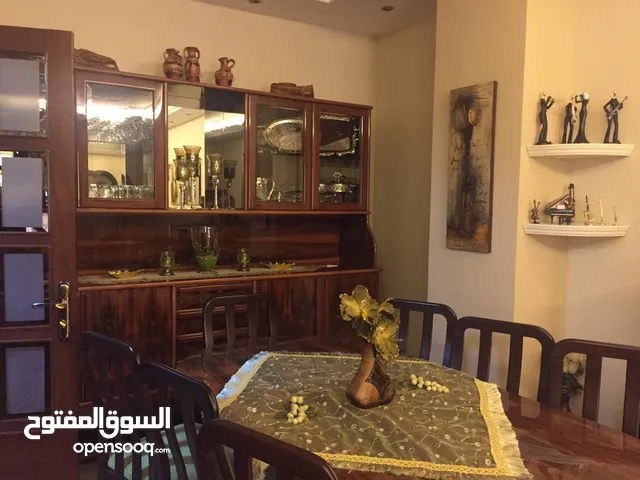 شقة مفروشة للبيع في الأشرافية بيروت