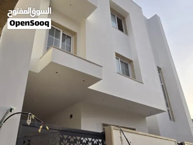 فيله تلاته طوابق صفار سبعه ورا جامعت الانعتاق