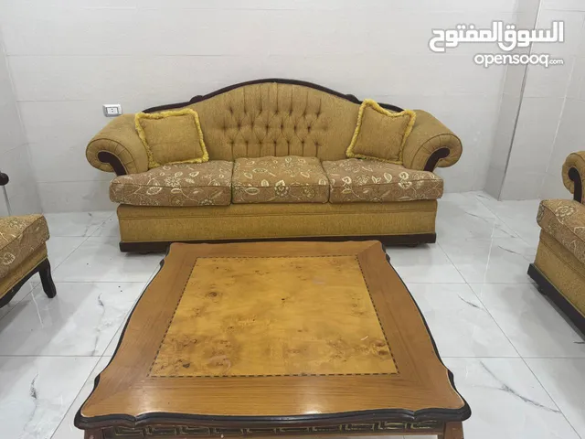 طقم كنب مع طقم طاولات