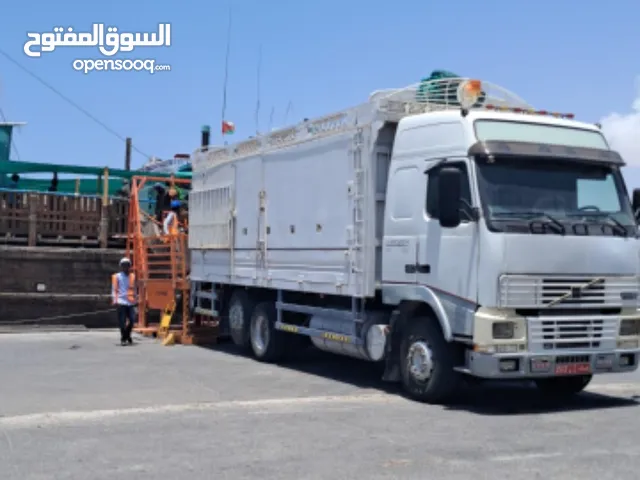 للبيع شاحنه موديل 2000