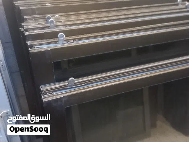 شبابيك المنيوم بحال الوكاله مستعمل لون شمبيه زجاج عسلي عرض 200 ارتفاع 125 عدد20
