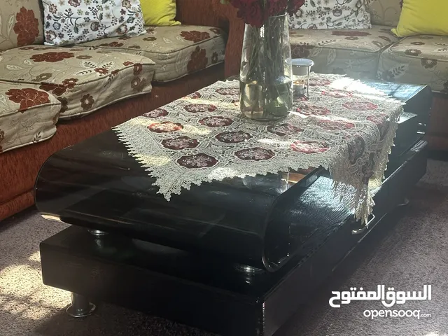 طاولة وسط زجاج