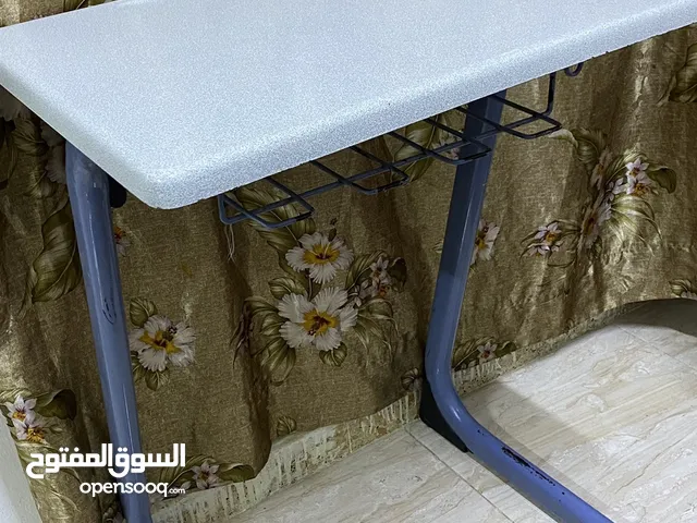 طاولة دراسه