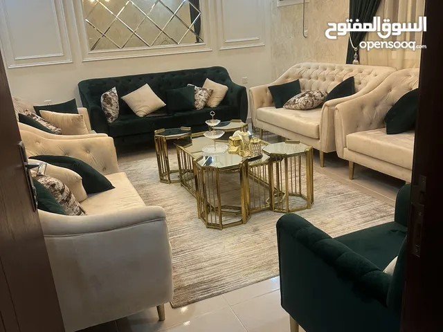 كنب (جديد) له سنة