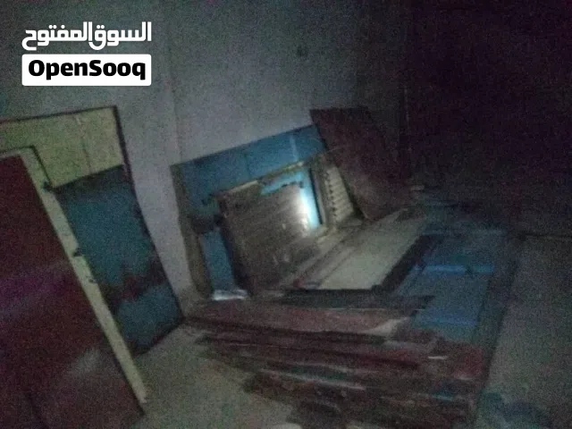 الذي معه ابواب مستخدمه اشتريهم بسعر مناسب على السوق