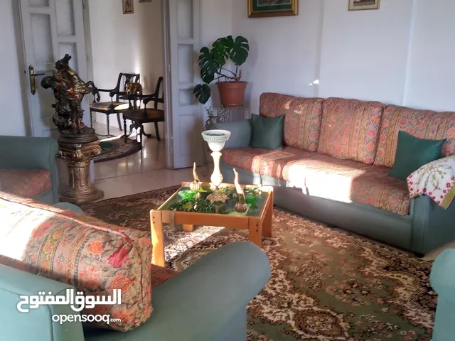 شقه للبيع في عاليه شارع الزهور حي هادىء واطلاله جميله السعر النهائي 80,000 $ للتواصل عبر الواتس اب