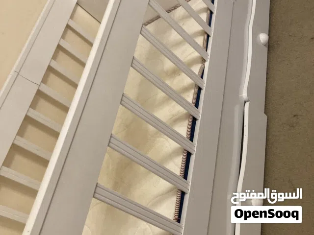 سرير أطفال بالتخزين للبيع