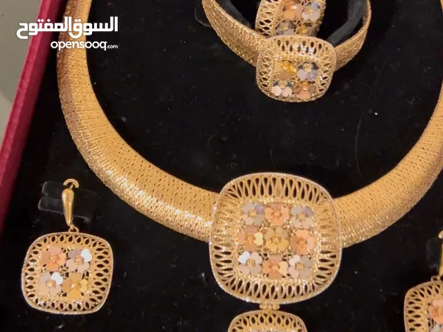 طقم ذهب ايطالي عيار 18 مثل الجديد