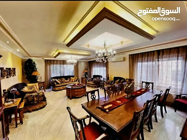 طقم كنب مع الطاولات وغرفه سفره
