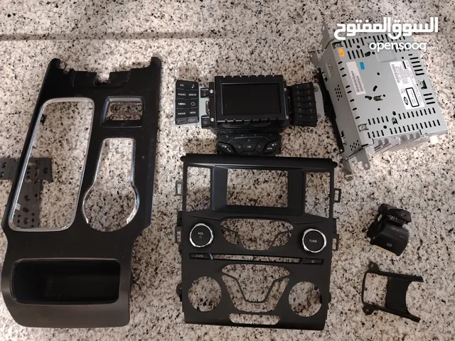 شاشة فورد فيوجن مع اطارها واطار وسط مع كبسة هاند بريك