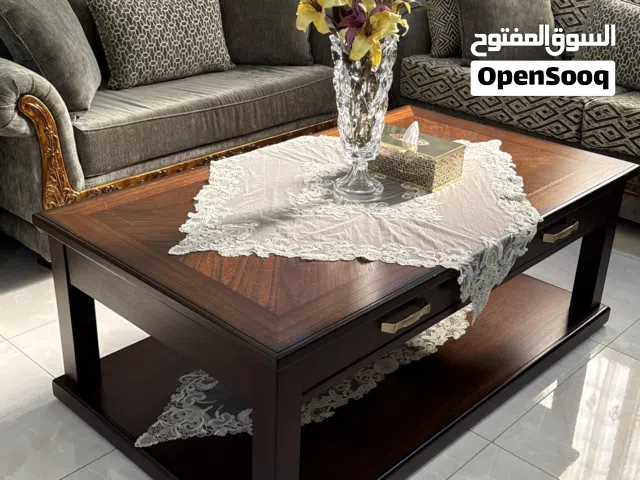 طقم كنب صالون مع الطاولات و الستاره