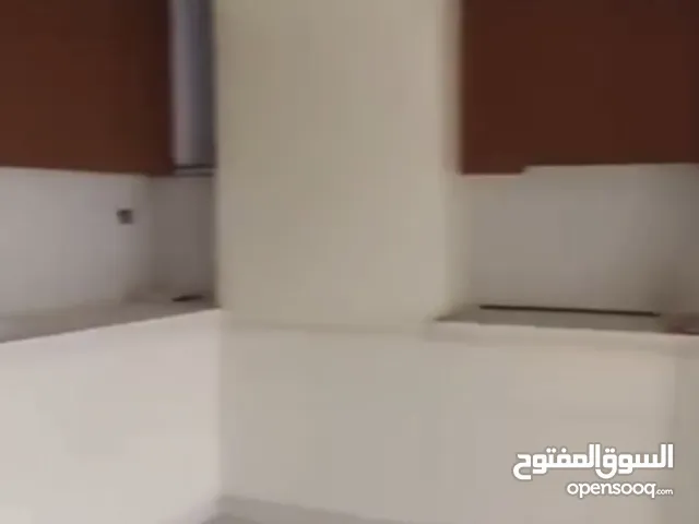 شقه سوبر ديلوكس جديده متوفره للايجار سكنه اولى مناسبه جدا لعائله صغيره او عرسان