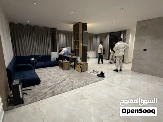 اخير مع روف بناء جديد مفروش بلكامل