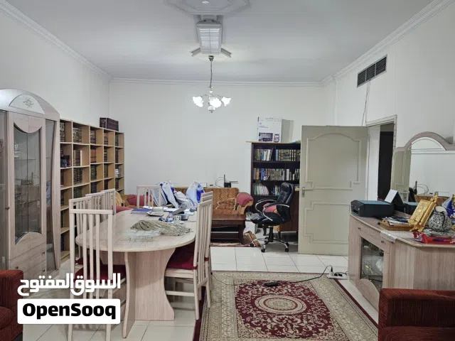 غرفة طعام كاملة مستعملة بحالة جيدة