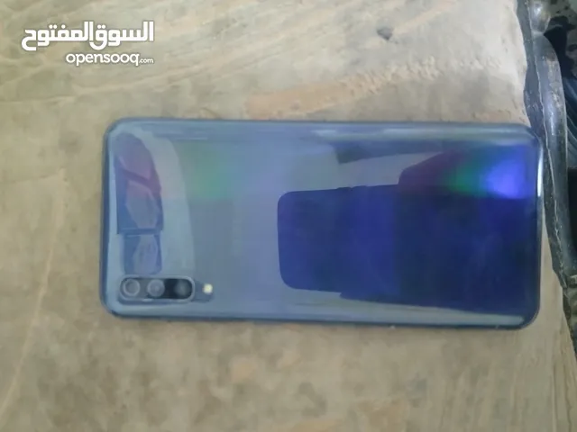 هاتف سامسونك A50 مستعل اخو الجديد السعر 75 بي مجال للشراي يوجد خدمة توصيل