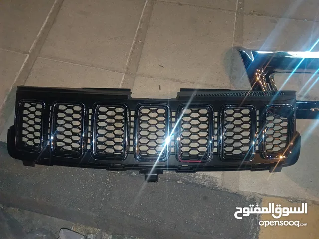 ضو امامي اصلي زنون جيب شيروكي موديل 2017 مستعمل وكالة شل جديد مع النقلة جديد بالكرتونة جيب شيروكي