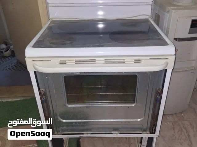 فرن كهربائي مستعمل بحالة جيدة ويعمل بكفاءة، يوجد آثار استخدام بسيطة كما هو موضح بالصور. أرغب ببيعه