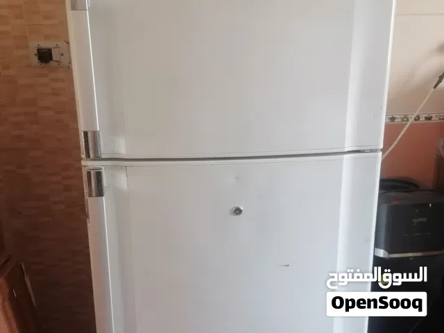 ثلاجة شارب لون ابيض للبيع