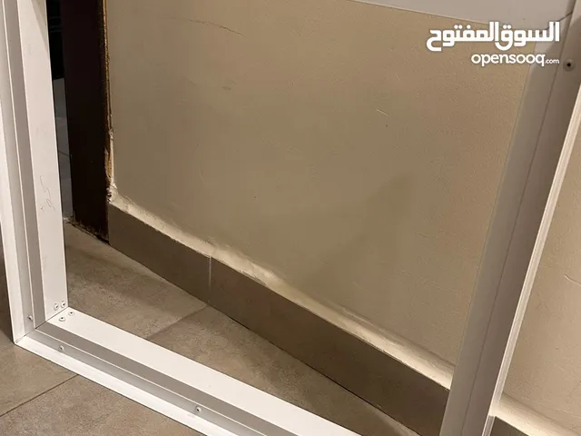 إيطار لوضع نشافة الملابس فوق الغسالة بحالة ممتازة لم يستعمل نهائيا